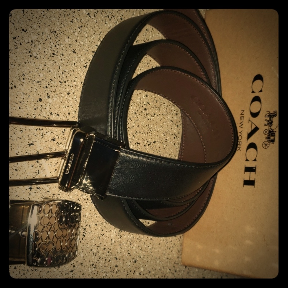 Coach men's belt with extra attached belt buckle